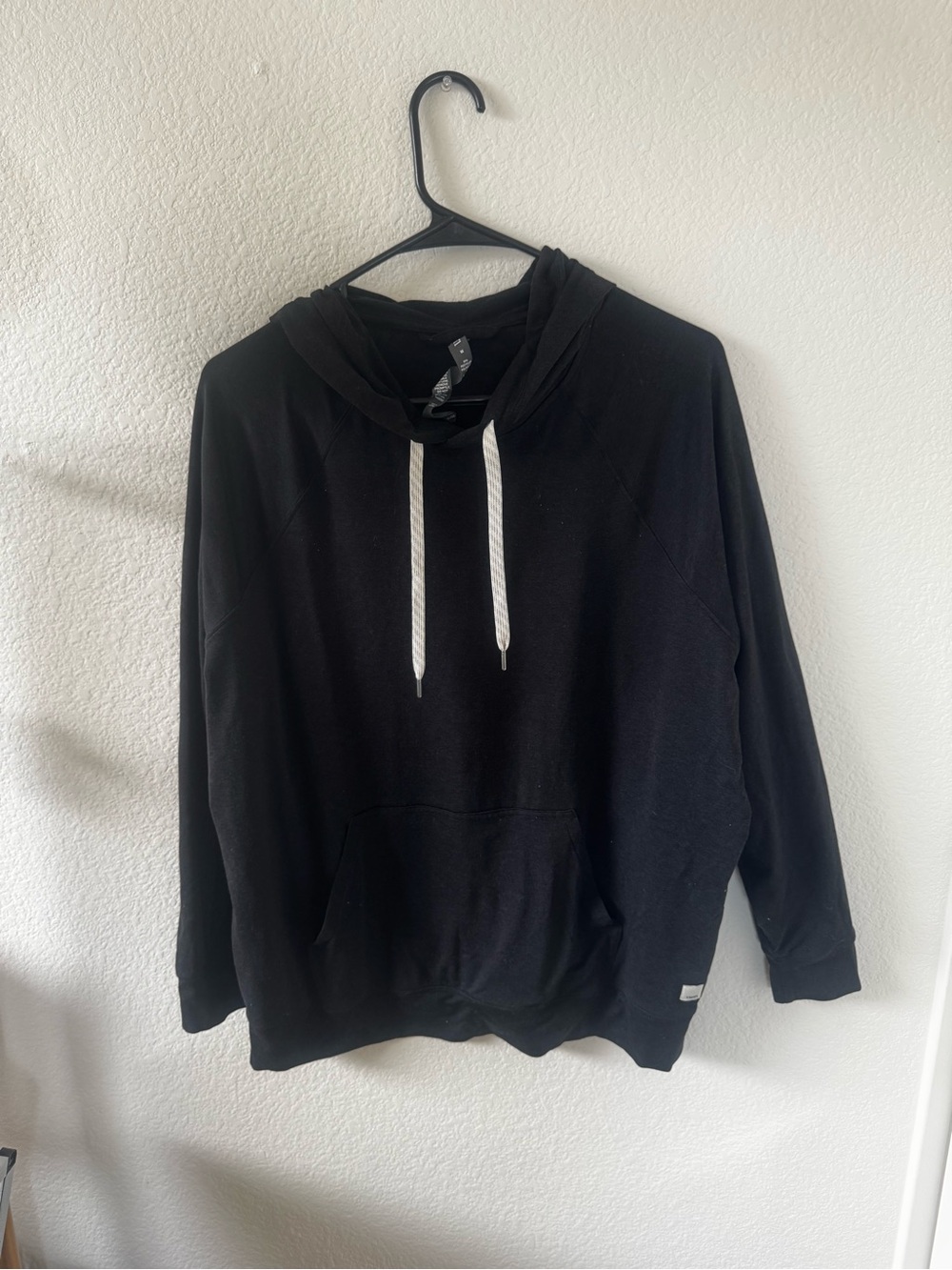 Women’s Black Vuori Hooded Pullover Sweatshirt